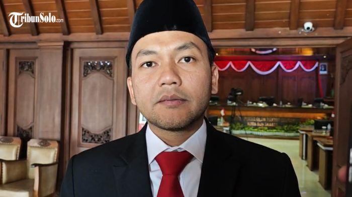 URUSAN PARKIR - Wali Kota Solo Respati Ardi, saat ditemui di Graha Paripurna DPRD Surakarta, Jumat (14/8/2926). Wali Kota Solo Respati Ardi menyoroti tarif parkir ngepruk hingga Rp100 ribu yang dinilai bisa membuat wisatawan kapok datang ke Solo.