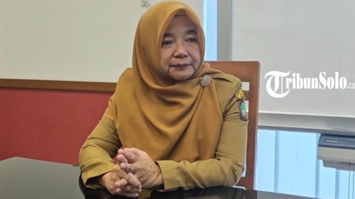 TEMUAN ANEMIA - Kepala Dinas Kesehatan Kota Solo, dr. Retno Erawati Wulandari saat ditemui beberapa waktu lalu. Sejumlah anak sekolah di Kota Solo masih ditemukan mengalami anemia. Di tengah upaya pemerintah menekan kasus tersebut, ternyata masih ada siswa yang enggan meminum tablet tambah darah yang diberikan secara gratis.