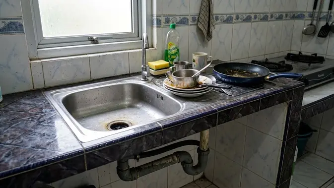 Penyebab Tempat Cuci Piring Sering Bau (AI Generated)