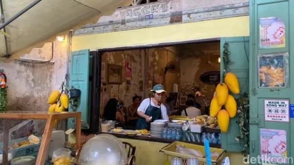Manggo sticky rice di toko Wanjai, Bangkok