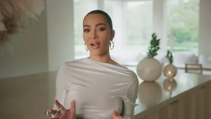 Mengintip rumah Kim Kardashian yang bergaya minimalis (dok.YouTube/Vogue)
