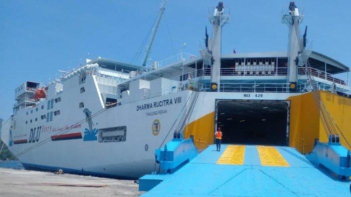 KAPAL - KM Dharma Rucitra VIII milik PT Dharma Lautan Utama bersandar di Pelabuhan Soekarno Ende, Minggu 26 Maret 2023. 
