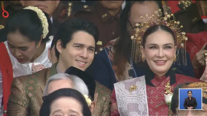 Luna Maya dan Maxime Bouttier saat menghadiri Upacara HUT ke-81 RI di Istana Merdeka, Jakarta (17/8/2026). (Tangkapan Layar Youtube: Sekretariat Presiden)