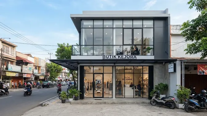 Desain ruko minimalis modern yang fungsional dan hemat biaya untuk usaha model full glass Desain ruko minimalis modern yang fungsional dan hemat biaya untuk usaha model full glass (AI generated)