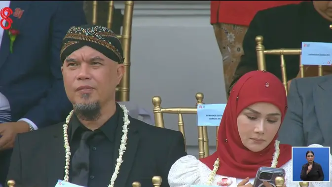 Ahmad Dhani dan Mulan Jameela saat menghadiri Upacara Penurunan Bendera Merah Putih HUT ke-81 RI di Istana Merdeka, Jakarta (17/8/2026). (Tangkapan Layar Youtube: Sekretariat Presiden)