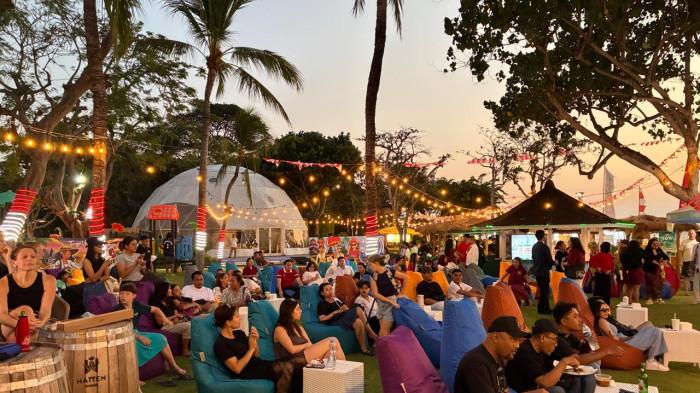 KULINER - Discovery Kartika Plaza Hotel Bali merayakan Hari Ulang Tahun ke81 Kemerdekaan Republik Indonesia, melalui rangkaian kegiatan sepanjang hari yang ditutup dengan acara “Rasa Nusantara” dalam #KUTAKITA Sundown Week.