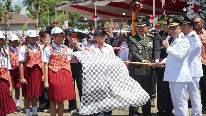 Bupati Bolaang Mongondow, Yusra Alhabsyi buka lomba Gerak Jalan Pelajar se Bolmong