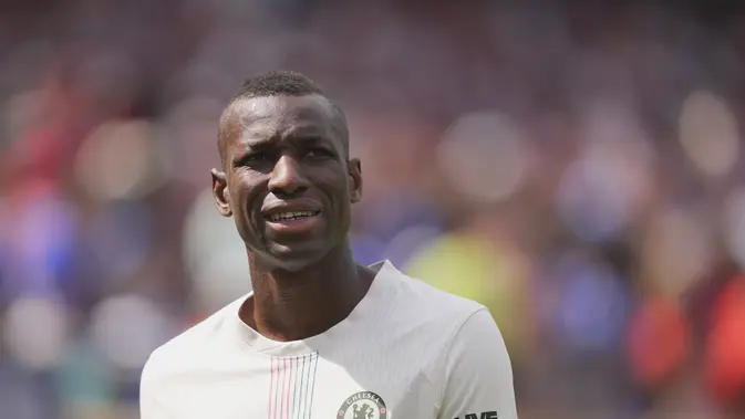 Nicolas Jackson meninggalkan lapangan usai mendapat kartu merah dalam laga Grup D Piala Dunia Antarklub antara Flamengo vs Chelsea di Philadelphia, Sabtu, 21 Juni 2025. (AP Photo/Chris Szagola)