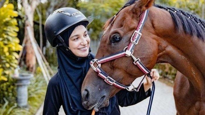 Salah satu manfaat olahraga kuda yang teratur adalah menurunkan tekanan darah.