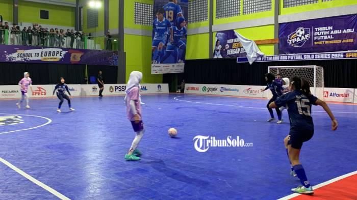 LAGA AKHIR - Pertama kali penyelenggara turnamen Tribun Putih Abu-Abu Futsal (TPAAF) 2026 menghadirkan kategori antar tim putri di Solo, Sabtu (15/8/2026) lalu. TPAAF Solo Series 2026 memasuki laga terakhir di GOR UTP Surakarta, Selasa (18/8/2026), dengan lima pertandingan penentu.