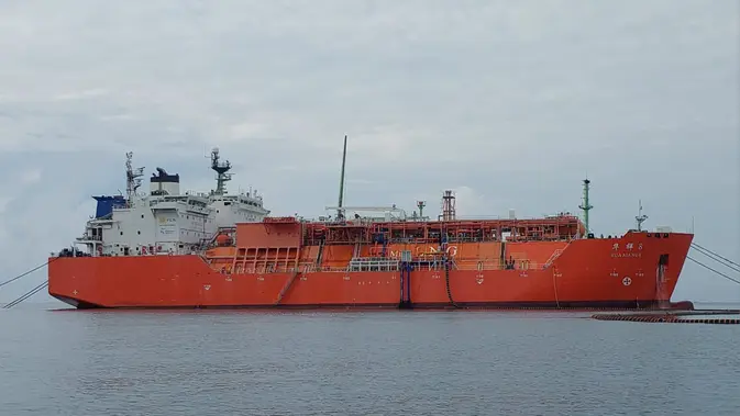 PT Energi Mega Persada Tbk (ENRG) akuisisi 100 persen kepemililan di PT Sulawesi Regas Satu (SRGS). SRGS memiliki kontrak untuk sewakan Floating Storage Regasification Unit (FSRU) pada 27 Juni 2023. (Foto: Energi Mega Persada/EMP)