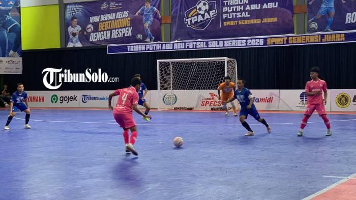 SOLID - Tim futsal SMA Wali Songo Sragen di laga Tribun Putih Abu-Abu Futsal (TPAAF) 2026 seri Solo. Mereka menjadi salah satu tim paling produktif di TPAAF 2026 Seri Solo, dengan minim kebobolan, sebelum menghadapi SMA Kebakkramat Karanganyar pada final di GOR UTP, Selasa (18/8/2026)