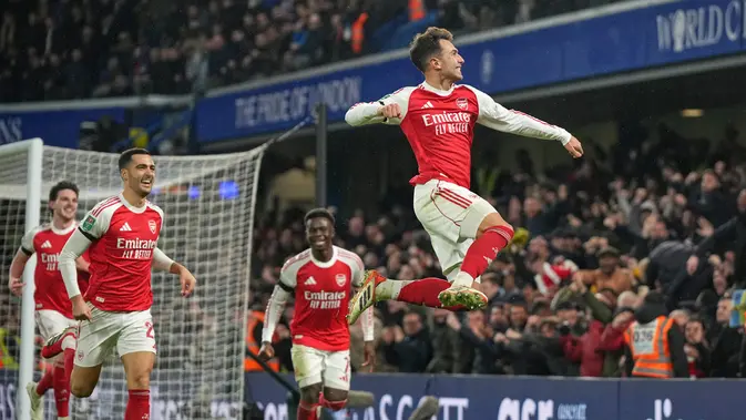 Selebrasi Martin Zubimendi dalam laga Chelsea vs Arsenal di semifinal Carabao Cup 2025/2026, Kamis (15/1/2026). (AP Photo/Alastair Grant)