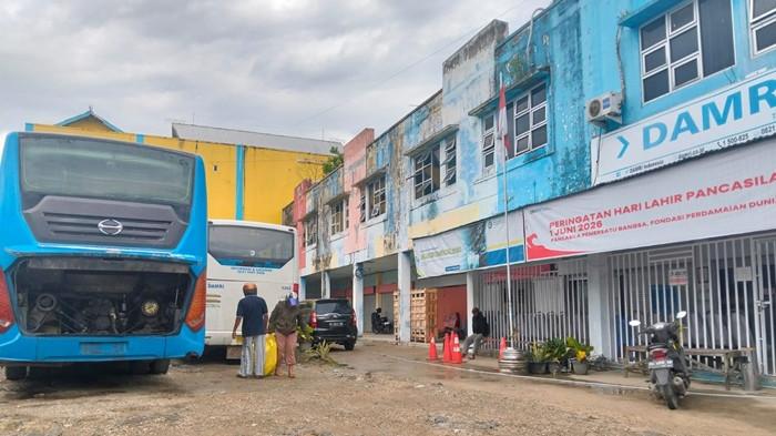 JADWAL Damri - Tampak aktivitas di kawasan Terminal Damri Tanjung Selor belum lama ini. Berikut Jadwal Damri Tanjung Selor hari ini, Rabu 19 Agustus 2026, jangan lupa cek rute dan tarif lengkap. (TribunKaltara.com / Desi Kartika)