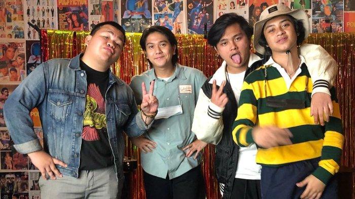 Bastian Steel ungkap hubungan asli dengan Iqbaal Ramadhan, bantah saling musuhan.