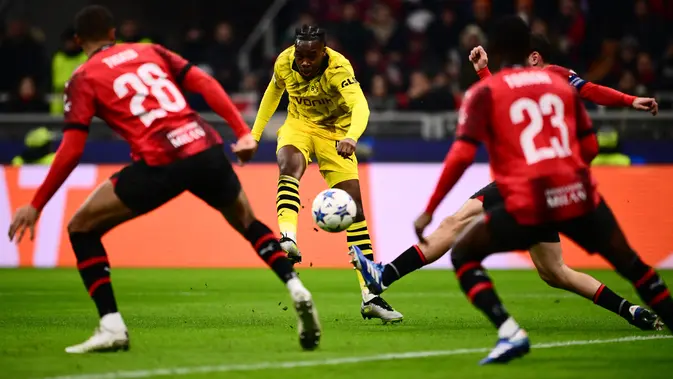 Tiga gol kemenangan Dortmund ke gawang AC Milan dilesakkan Marco Reus, Jamie Bynoe-Gittens dan Karim Adeyemi.  (Marco BERTORELLO / AFP)