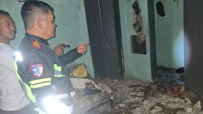 Bangunan rumah di Jalan Sekepeer, Kelurahan Sindangjaya, Kecamatan Mandalajati, kota Bandung, hancur setelah tabung gas 3kg meledak, Senin (17/8/2026) pukul 20.00 WIB.