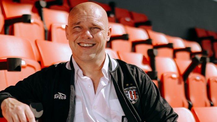 PELATIH BALI UNITED - Pelatih asal Belanda Johnny Jansen resmi menangani tim Bali United mulai musim kompetisi Liga 1 2025/2026, Senin (26/5/2025). (Website Bali United - 26/5/2025)