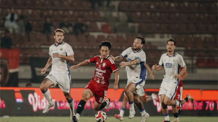 BEREBUT BOLA - Bali United FC melakoni laga pamungkas Dewata Challenge Series 2026 melawan Persib Bandung di Stadion Kapten I Wayan Dipta, Gianyar, Selasa (18/8/2026). (Dokumentasi Bali United)