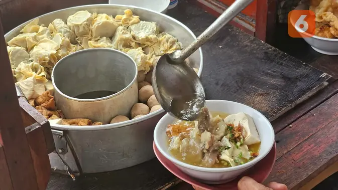 Dokter mengingatkan masyarakat agar tidak menempuh diet ekstrem atau sembarangan mengonsumsi obat pelangsing demi mendapatkan hasil cepat. Penurunan berat badan membutuhkan proses dan konsistensi. (Foto: Aditya Eka Prawira/Liputan6.com)