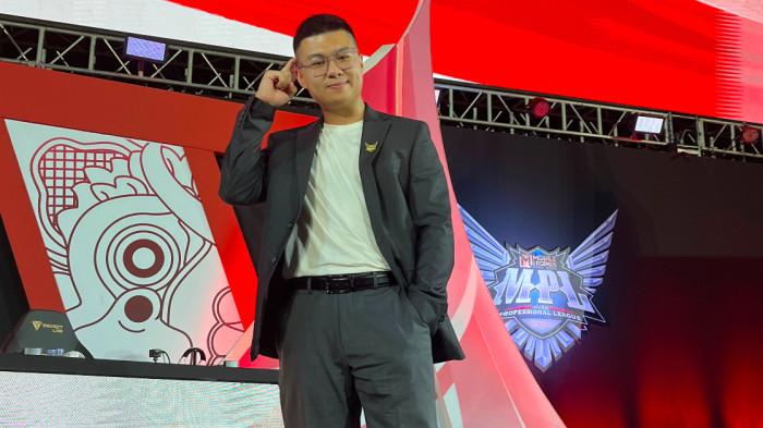 PANGGUNG MPL ID - Influencer Mobile Legends, Timothy Krismawan alias Dokter MLBB saat di panggung MPL Indonesia.