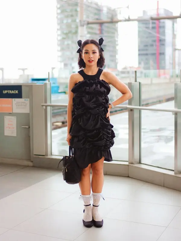 Lihat di sini gaya Andien Aisyah dengan outfit Coquette. [@andienaisyah].
