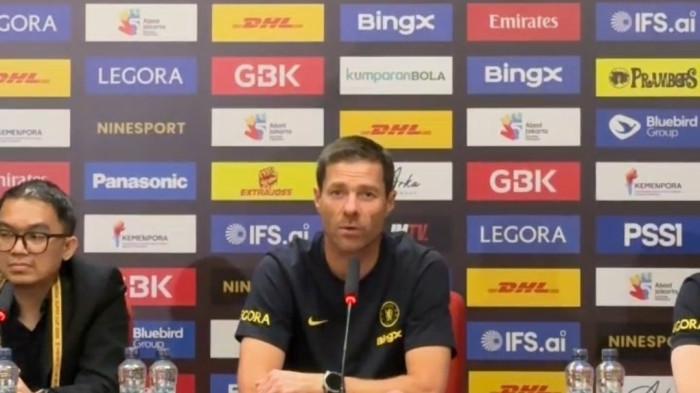 PERSIAPAN JELANG LAGA - Pelatih Chelsea Xabi Alonso mengungkapkan alasan klubnya memilih Indonesia sebagai salah satu destinasi tur pramusim 2026 dalam konferensi pers jelang laga kontra AC Milan di SUGBK, Senayan, Jakarta, Jumat (7/8/2026). tribunnews/Abdul Majid