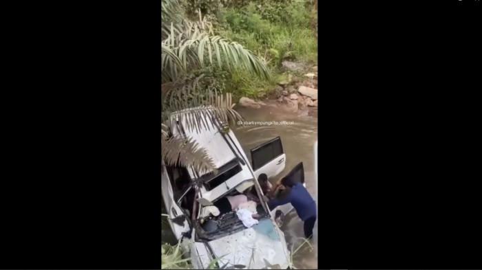 KECELAKAAN - Sebuah kecelakaan tunggal tragis terjadi pada Rabu (19/8/2026) sore sekitar pukul 16.30 WIB. Ruas perlintasan Jalan Ness 5 PTPN VI, Kabupaten Batang Hari, Provinsi Jambi kembali memakan korban jiwa. 