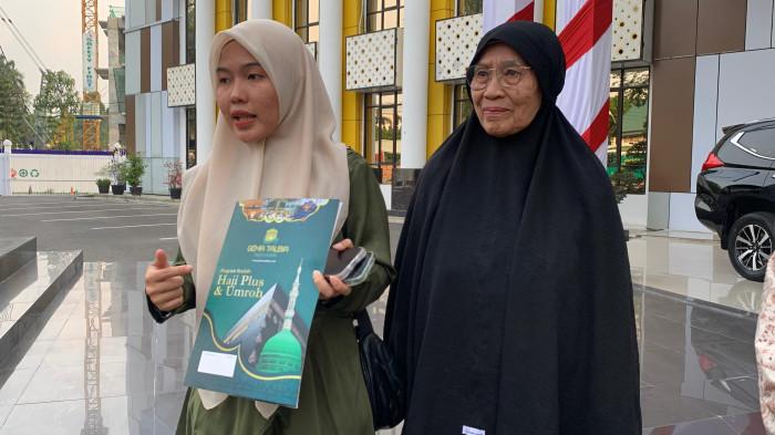 TERGIUR - Jemaah Travel Gema Talbia mengaku tergiur promo paket umrah seharga Rp20 juta yang ditawarkan dalam rangka milad travel tersebut. Namun, hingga kini sebagian jemaah mengaku belum diberangkatkan ke Tanah Suci meski telah membayar biaya perjalanan, Rabu (19/8/2026).