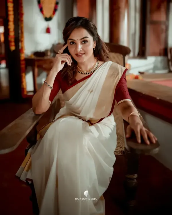 Onam 2026 Special Kerala Traditional Kasavu Saree: Manju Warrier, Kalyani Priyadarshan, Priya Prakash Varrier 1