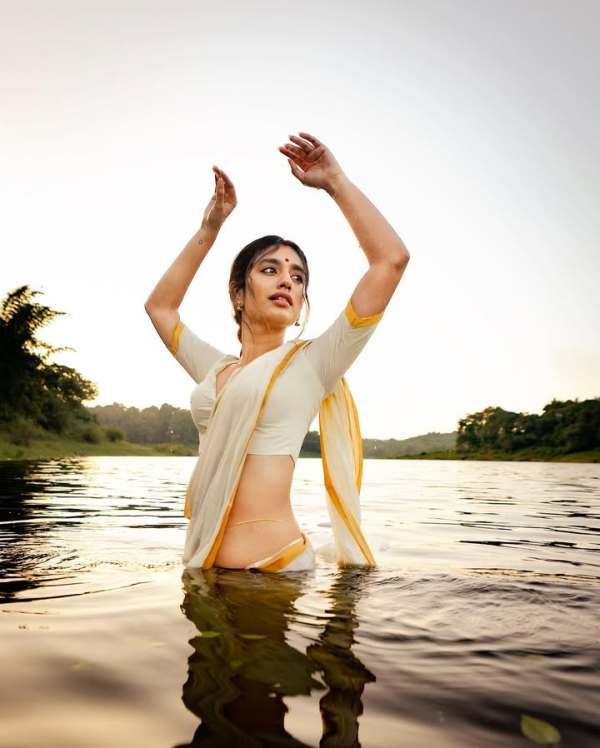 Onam 2026 Special Kerala Traditional Kasavu Saree: Manju Warrier, Kalyani Priyadarshan, Priya Prakash Varrier 1