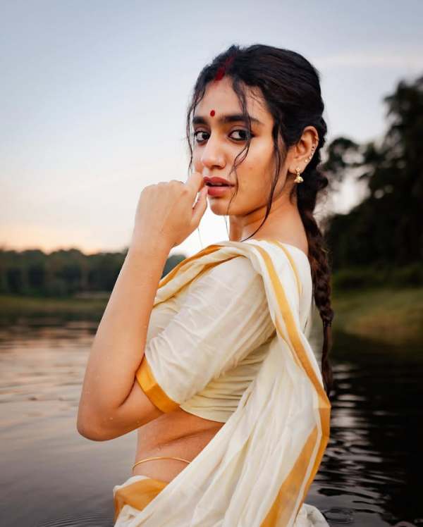 Onam 2026 Special Kerala Traditional Kasavu Saree: Manju Warrier, Kalyani Priyadarshan, Priya Prakash Varrier 1