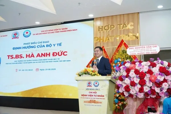 Dr. Ha Anh Duc speaking at the event. Photo courtesy of the chapter