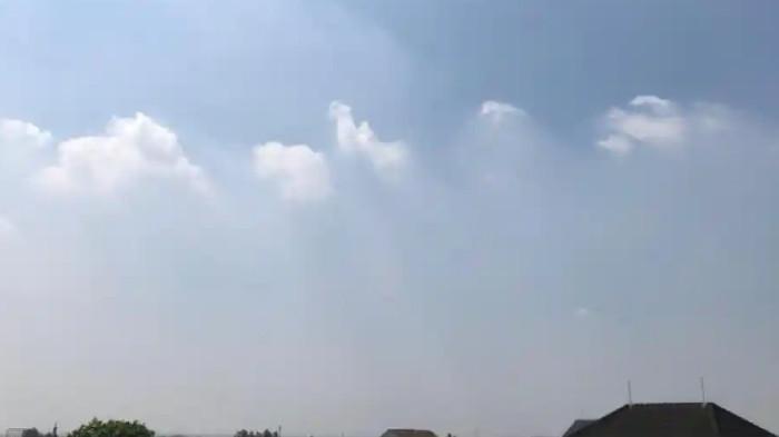 CERAH BERAWAN - Ilustrasi foto cuaca cerah dan berawan di kawasan Jawa Tengah. Simak prakiraan cuaca Surabaya hari ini, Selasa (18/8/2026).