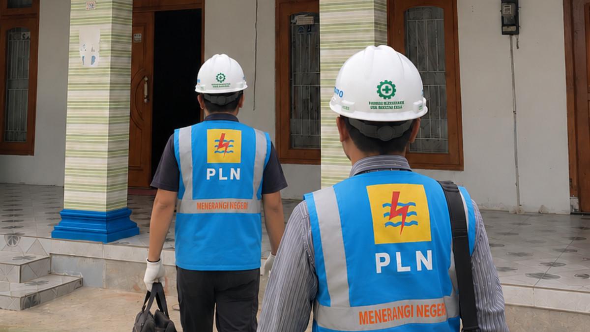 BERITA SUKOHARJO - Potret petugas PLN sedang menuju ke rumah warga di Wonosari RT 01 / RW 13, Polokarto, Kabupaten Sukoharjo, Jawa Tengah pada Rabu, 24 Juni 2026.