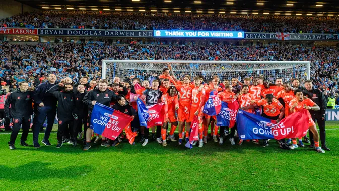 Coventry City promosi ke Premier League musim depan. Kepastian itu didapat usai hasil imbang 1-1 melawan Blackburn Rovers pada Sabtu (18/4/2026) dini hari WIB. (Coventry City)