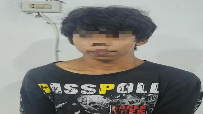 AYAH ANIAYA ANAK -- YP (23) ditangkap anggota Polres OKU karena menganiaya bayinya yang masih berusia 3 bulan, Jumat (21/8/2026). Polisi menangkap YP yang sedang berada di Lampung.