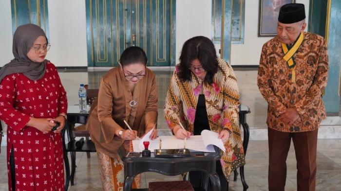 Nota kesepahaman ditandatangani oleh Ketua Pengurus Yayasan Mangkunegaran (1)