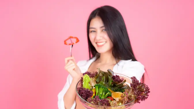 Girl Dinner bisa dinikmati dengan menikmari berbagai makanan. [Dok/freepik.com/jcomp]
