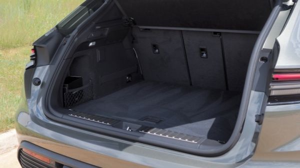 Macan 4S Electric rear trunk open