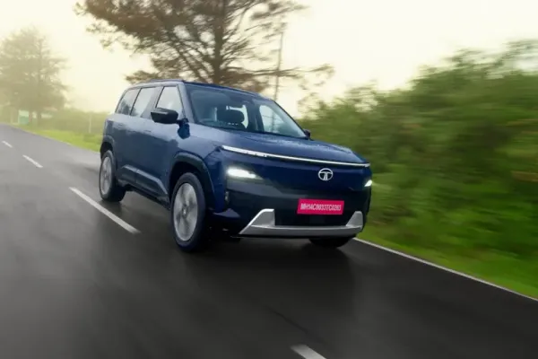 tata sierra.ev motion shot.jpg