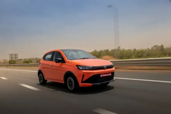 2026 tata tiago petrol manual in motion.jpg