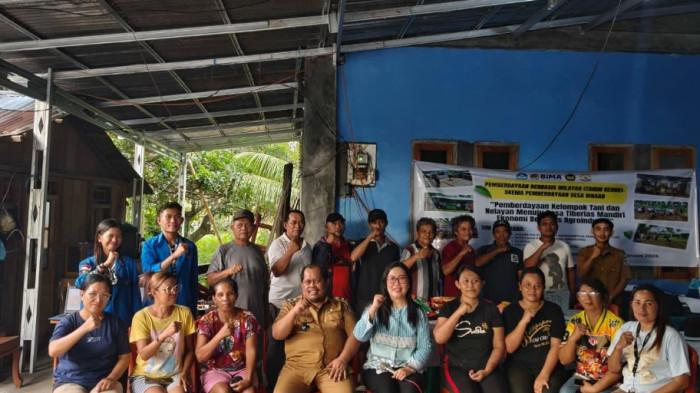 PELATIHAN - Anggota kelompok mitra mengikuti pelatihan pembukuan digital dan pemasaran melalui Shopee dan Tokopedia.