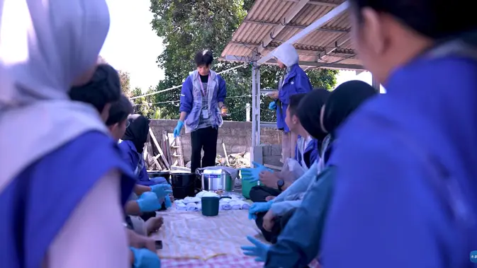 Tim Katalis UI melakukan pengabdian di Desa Wisata Kakaskasen Dua, Tomohon.