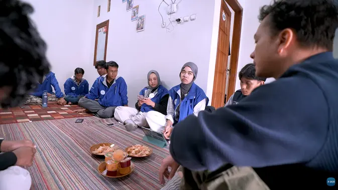 Tim Amerta Pertiwi UNAIR melakukan pengabdian di Desa Wisata Patakbanteng, Wonosobo.