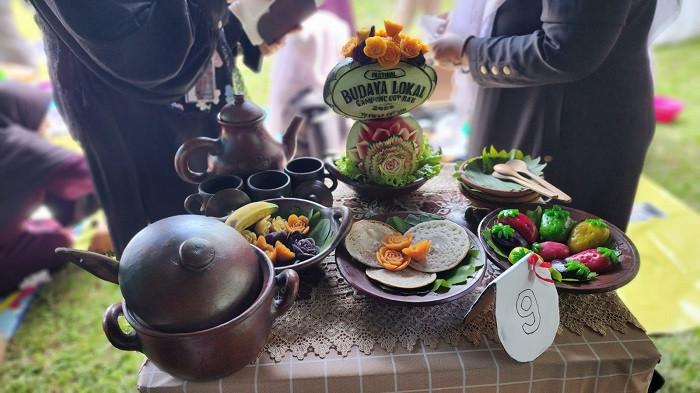 HIDANGAN TRADISIONAL - Sejumlah kuliner dan hidangan tradisional ditata dalam pameran Budaya Lokal Gampong Cot Ba’u, Sabang, Sabtu (22/8/2026). Apam menjadi salah satu makanan tradisional yang ditampilkan dalam kegiatan tersebut.