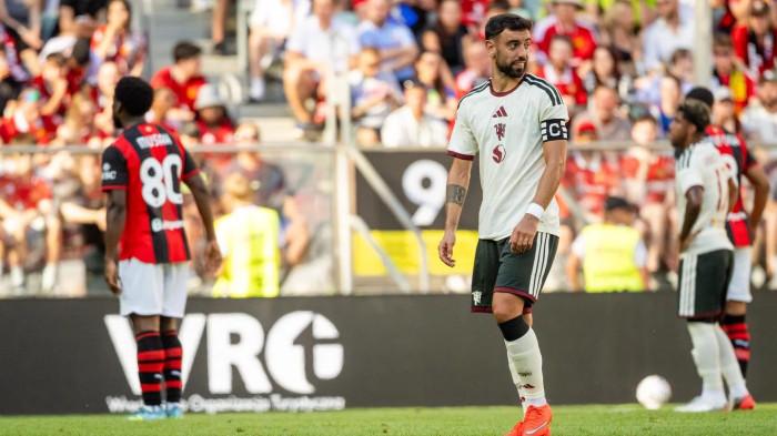 BRUNO FERNANDES - Aksi gelandang Manchester United, Bruno Fernandes saat menghadapi AC Milan pada pertandingan uji coba pramusim, Sabtu (15/8/2026) malam WIB. Manchester United takluk dengan skor 2-4.