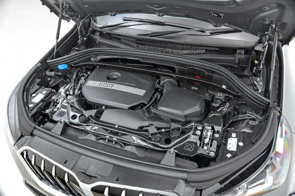 BMW X1 LWB engine