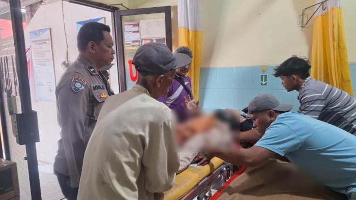 DILARIKAN KE RUMAH SAKIT - Ahmad Fauzi saat dibawa di RSUD dr Haryoto Lumajang, Jawa Timur, Jumat (14/8/2026). Alat vital pria ini ditebas istrinya pakai celurit di Desa Kunir Lor Kecamatan Kunir Kabupaten Lumajang.