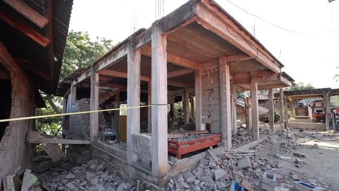 Rumah rusak akibat gempa NTT. (BNPB)